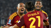 Pemain AS. Roma, Donyell Malen, Paulo Dybala dan Wesley Vinícius França Lima saat selebrasi usai mencetak gol ke gawang Fiorentina, Selasa 25 Agustus 2026. [foto:dok]