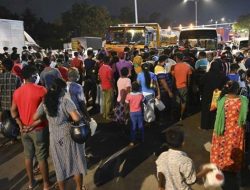 Puluhan menteri kabinet Sri Lanka mundur berjamaah imbas krisis ekonomi dan politik yang terus memburuk. (Foto: Istimewa/AFP/ISHARA S. KODIKARA)