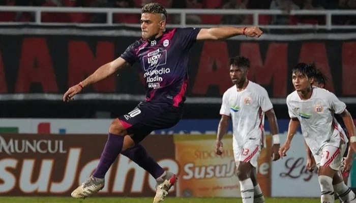 Cristian Gonzales mencetak gol kelima RANS Nusantara FC ke gawang Persija pada menit ke-84. (RANS Nusantara FC/Instagram)