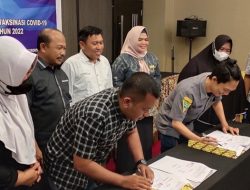 Penandatanganan MoU antara Dinas Kesehatan Boalemo dengan sejumlah media usai acara Workshop di Kota Gorontalo. (Foto : Ist)