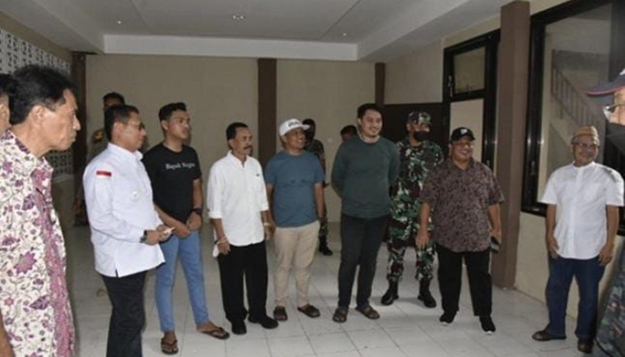 Penjagub Gorontalo, Hamka Hendra Noer saat mengunjungi asrama mahasiswa Gorontalo yang terletak di Jalan Sudirman 2 Nomor 12, Kecamatan Wenang, Manado, Sulawesi Utara, Sabtu (23/7/2022). (Foto: Istimewa)