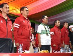 Penjabat Gubernur Hamka Noer, Sekjen PSSI Yunus Nusi, Bupati Gorontalo Utara Thoriq Modanggu, Bupati Kabupaten Gorontalo Nelson Pomalingo dan tamu undangan lainnya saat menghadiri pembukaan Bupati Ceria CUP 1, di Lapangan Taryono Kwandang, Kabupaten Gorontalo Utara, Sabtu (28/8/2022). (Foto: Ist/ Diskominfotik)