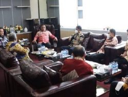 Suasana pertemuan Gubernur se Sulawesi yang tergabung dalam anggota BKPRS saat audiensi dengan Ditjen Bina Keuangan Daerah Kemendagri, Agus Fatoni, di Jakarta Pusat, Jumat (26/8/2022). (Foto : Hms Kemendagri)