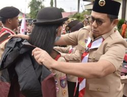 Penjagub Gorontalo, Hamka Hendra Noer saat melepas kontingen Jamnas ke-XI Cibubur di halaman Kwarda, Ahad (7/8/2022). (Foto: Ist)