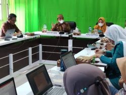 Sekda Provinsi Gorontalo, Darda Daraba saat membuka Focus Group Discussion (FGD) dan Penyusunan Peta Jalan Pembangunan Ekonomi Hijau di Provinsi Gorontalo di Kantor Bappeda Provinsi Gorontalo, Selasa (5/7/2022). (Foto: Istimewa)