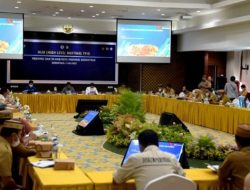 Penjabat Gubernur Gorontalo, Hamka Hendra Noer dalam saat memimpin High Level Meeting (HLM) di ruang pertemuan Kantor Perwakilan Bank Indonesia Gorontalo, Selasa (5/7/2022). (Foto : Istimewa)