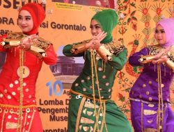 Peserta lomba Tarian Tidi dalam kegiatan lomba Edukatif Kultural Museum tahun 2022 di halaman Museum Purbakala Gorontalo, Rabu (3/8/2022). (Foto: Ist)