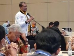 Kepala Diskominfotik Provinsi Gorontalo, Masran Rauf, tengah memperkenalkan produk Diskominfotik Provinsi Gorontalo berbasis digital pada Rakor Transformasi Digital Tahun 2022, Senin (29/8/2022). (Foto : Istimewa)