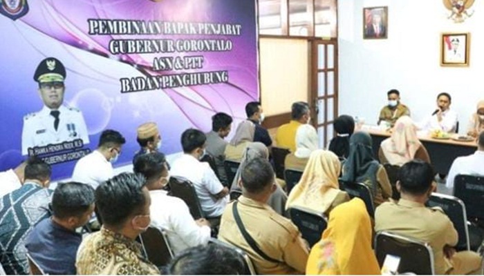 Penjabat Gubernur Gorontalo, Hamka Hendra Noer bersama Jajaran Badan Penghubung Gorontalo di Jakarta Selasa (26/7/2022). (Foto: Istimewa)