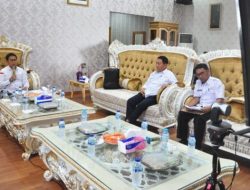 Botu 1 Penjabat Gubernur Gorontalo, Hamka Hendra Noer saat mengikuti Pelatihan Kepemimpinan Nasional Tingkat I, di ruangan terminal lama Bandara Djalaludin, Rabu (12/10/2022). (Foto: Ist)
