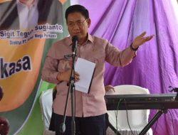 Penjabat Sekretaris Daerah Provinsi Gorontalo, Syukri Botutihe ketika memberikan sambutan pada acara peletakkan batu pertama Pembangunan Gudang Industri Jagung PT. Subur Mega Perkasa, di Desa Pongongaila, Kecamatan Pulubala, Kabupaten Gorontalo, Kamis (20/10/2022). (Foto:Ist/ Diskominfotik)