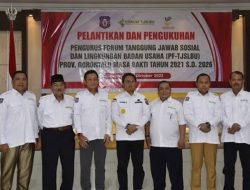 Botu 28 Penjabat Gubernur Gorontalo, Hamka Hendra Noer, ketika melakukan foto bersama dengan pengurus FP-TJSLBU Provinsi Gorontalo periode 2022-2026, Selasa (11/10/2022). (Foto :Ist/ Diskominfotik)