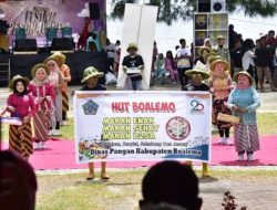 Botu 8 Salah satu tarian yang disajikan panitia penyelenggara pada penutupan kegiatan festival pesona Boalemo, Ahad (23/10/2022). (Foto:Ist/ Diskominfotik)