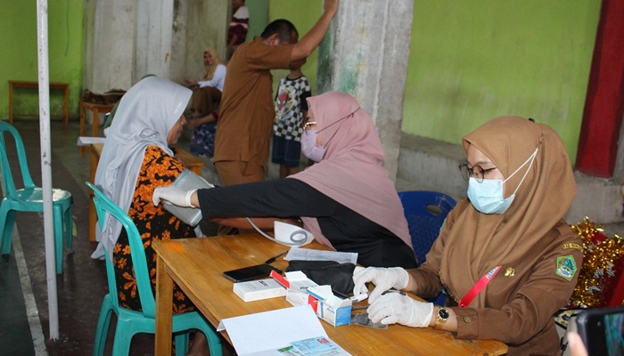 Warga antusias mengikuti kegiatan yang dilaksanakan oleh Puskesmas Dulupi. (Foto : Ist)