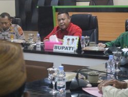 Ketua DPRD Kabupaten Gorontalo, Syam T. Ase saat menjadi pembicara dalam acara dialog ‘Merawat Kemerdekaan dan Persaudaraan’. (Foto: Ist)