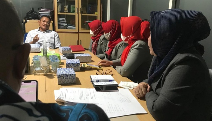 Suasana rapat dengar pendapat Bank SulutGo Cabang Limboto, bersama pihak ketiga di ruang kerja Komisi II DPRD. (Foto:Ist/Humas)