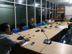 Suasana rapat Komisi ll dengan instansi terkait membahas izin depot air minum (Foto: Ist)