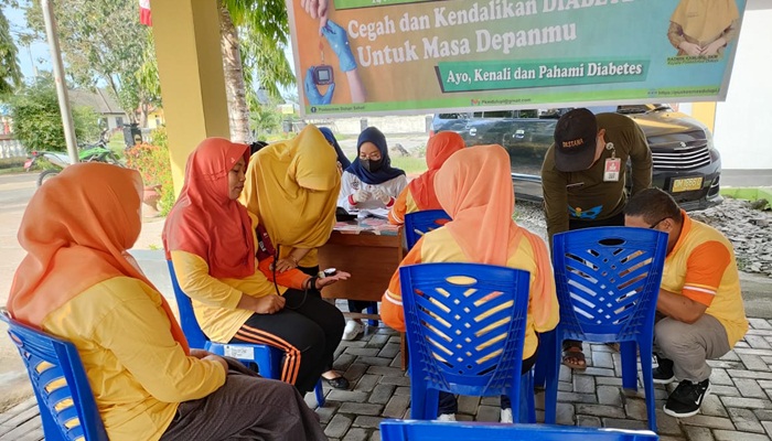 Kegiatan gerakan masyarakat hidup sehat dalam rangka memperingati Hari Diabetes Se-Dunia, yang dilaksanakan oleh Puskesmas Dulupi. (Foto : Istimewa)