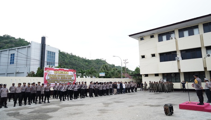 Kapolres Gorontalo Kota, AKBP Ardi Rahananto saat memimpin apel pengamanan Malam Tahun Baru 2023. (Foto: Ist)