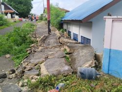 Kondisi pagar salah satu sekolah di Tanimbar Selatan setelah gempa Maluku Barat Daya M7,5, Selasa (10/1/2023). (Foto:Ist/dokumentasi BNPB)