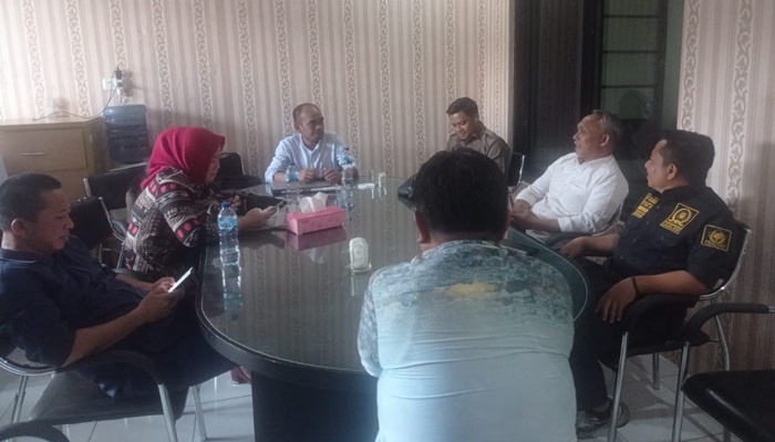 Komisi l DPRD Kabupaten Gorontalo saat melakukan rapat kerja komisi membahas program komisi kedepannya. (Foto: Ist)