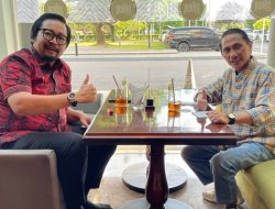 Pertemuan Nelson Pomalingo dengan Erwin Ismail pada salah satu tempat di Yogyakarta, Kamis (12/1/2023). (Foto: Ist)