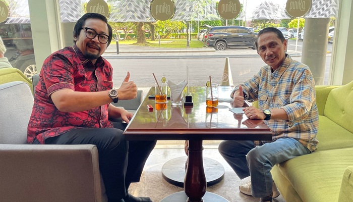 Pertemuan Nelson Pomalingo dengan Erwin Ismail pada salah satu tempat di Yogyakarta, Kamis (12/1/2023). (Foto: Ist)