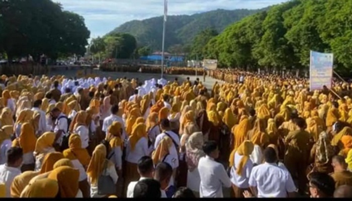 Para ASN dan PPPK Kota Gorontalo saat mengikuti apel perdana 2023 di Lapangan Taruna Remaja. (Foto: Ist/HUMAS)