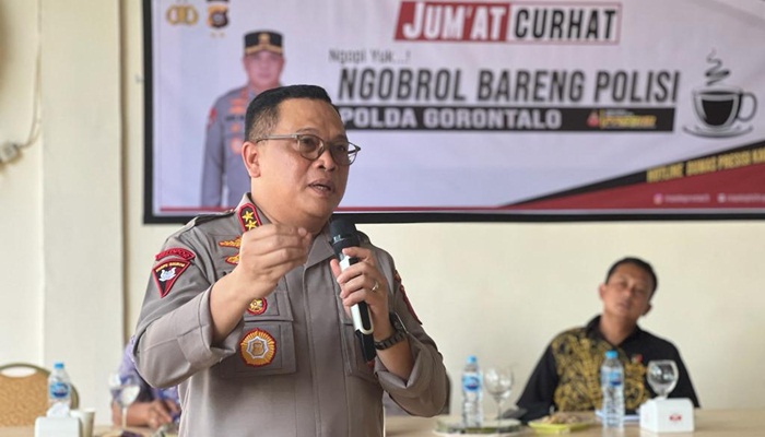 Kapolda Gorontalo, Irjen Pol. Helmy Santika, S.H., S.I.K., M.Si dalam kegiatan ‘Jumat Curhat’. (Foto: Ist)