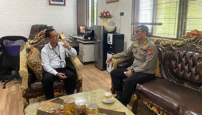 Kabid Keu Polda Gorontalo, Kombes Pol Fedriansyah S.I.K, saat berkunjung ke KPPN Gorontalo. (Foto: Ist)