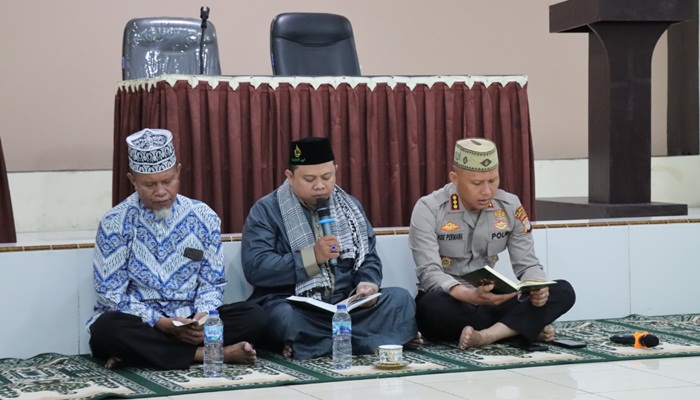 Kapolresta Gorontalo Kota Kombes Pol Dr. Ade Permana,.S.I.K.,M.H menggelar kegiatan baca yasin bersama, Jumat (6/1/2023)