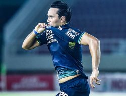 Penyerang Persib Bandung Ezra Walian. (Foto: Ist/maungbandung)