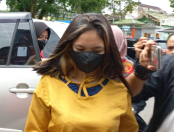 YSA, Mama muda di Jambi yang jadi tersangka pencabulan anak di bawah umur, Selasa (7/2). (Foto: Ist/pojoksatu.id)