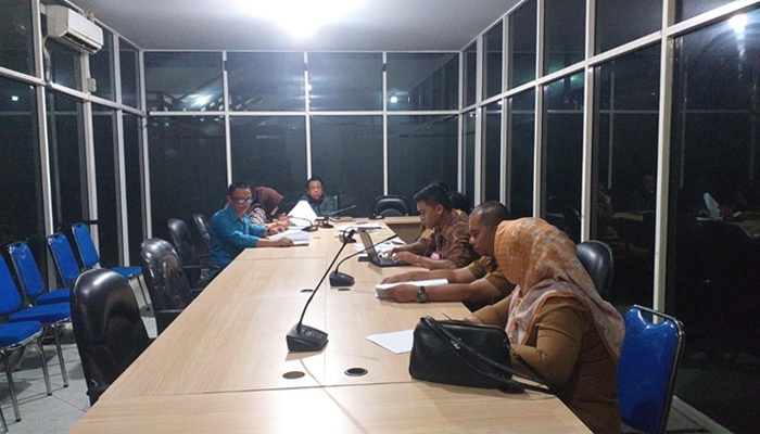 Suasana rapat pembahasan dua Ranperda di ruang Dulohupa. (Foto: Ist)