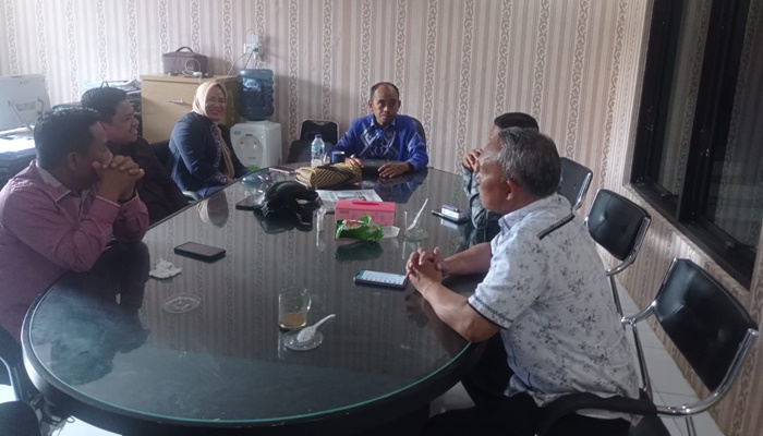 Komisi I DPRD Kabupaten Gorontalo saat membahas rencana Pilkades serentak 2023. (Foto: Ist)