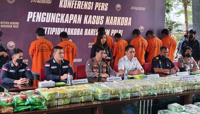 Bareskrim Polri menangkap tujuh tersangka peredaran narkoba jenis sabu jaringan Malaysia. (Foto: Ist/Tribratanews)