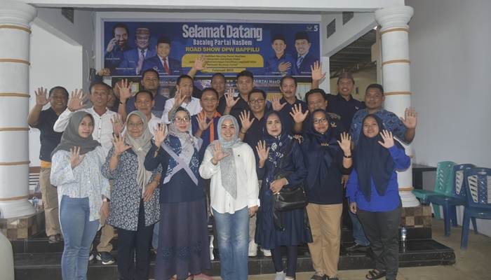 Foto bersama pengurus Partai Nasdem dengan sejumlah pensiunan ASN, Senin (13/2). (Foto: Ist)