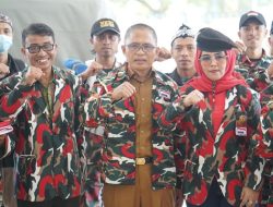 Sekda Kota Gorontalo, Ismail Madjid, menghadiri acara pengibaran bendera dan terima Kirab Heroik Gorontalo, Selasa (31/02/2023). (Foto: Ist/humas)