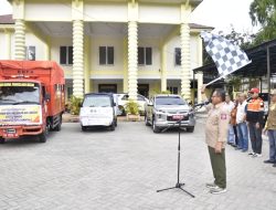 Walikota Gorontalo, Marten Taha memulai penyaluran bantuan kepada korban bencana alam di Manado. (Foto: Ist/humas)