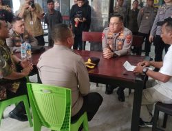 Kapolda Gorontalo Irjen Pol. Helmy Santika,SH.,S.I.K.,M.Si saat menerima perwakilan massa aksi yang unras di Mapolres Pohuwato. (Foto:Ist/humas)