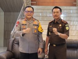 Kapolda Gorontalo, Irjen Pol. Helmy Santika,SH,S.I.K,M.Si, saat menerima kunjungan Kajati, Purwanto Joko Irianto,SH,MH. (Foto: Ist)