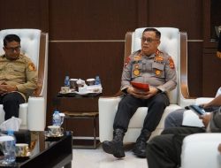 Kapolda Gorontalo, Irjen Pol. Helmy Santika, S.H, S.I.K, M.Si saat menerima kunjungan dari jajaran Bawaslu Provinsi Gorontalo. (Foto:Ist/humas)