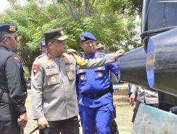 Kapolda Gorontalo, Irjen Pol. Helmy Santika SH, S.I.K, M.Si saat mengecek sarana prasarana yang dimiliki Dit Polair. (Foto: Ist)