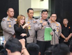 Karopenmas, Brigjen Ahmad Ramadhan memberi keterangan pers terkait hasil sidang kode etik Bharada Richard Eliezer Pudihang Lumiu di Gedung Mabes Polri, Jakarta Selatan, pada Rabu (22/2). (Foto: Ist)