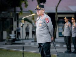 Kapolda Gorontalo Irjen Pol. Helmy Santika, S.H, S.I K, M.Si saat memimpil apel gabungan di lapangan upacara Mapolda. (Foto:Ist)