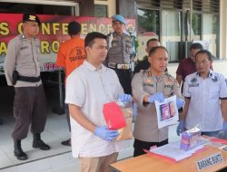 Kapolresta Gorontalo Kota Kombes Polisi Dr. Ade Permana,S.I.K.,MH didampingi Kasat Narkoba Akp Cecep Ibnu Ahmadi,S.H.,S.I.K., pada konferensi pers Jumat (3/2/2023). (Foto: Ist)