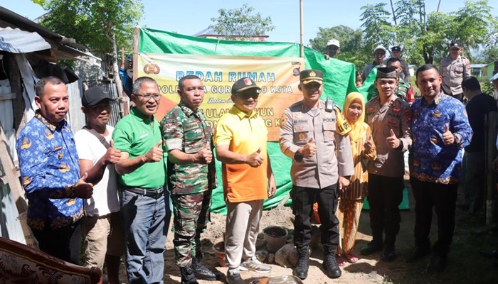 Kapolresta Gorontalo Kota, Kombes Polisi Dr. Ade Permana,S.I.K., M.H berpose dengan Walikota Gorontalo, Marten Taha beserta jajan dan pihak TNI, usai meletakkan batu pertama pembangunan Mahyani. (Foto: Ist)