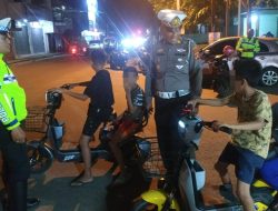 Sat Lantas Polresta Gorontalo Kota saat sosialisasikan larangan penggunaan sepeda listrik di jalan raya. (Foto: Ist)