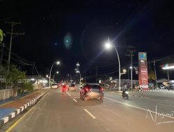 Jalan Andalas kini sudah dipercantik dengan dilengkapi lampu penerangan jalan serta bangku di trotoar. (Foto: Nusantara1)