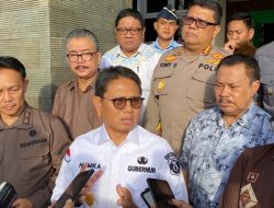 Penjabat Gubernur Gorontalo, Hamka Hendra Noer saat diwawancarai usai memimpin rapat Forkopimda, Kamis (9/3) terkait anggaran Pemilu. (Foto: Nusantara1